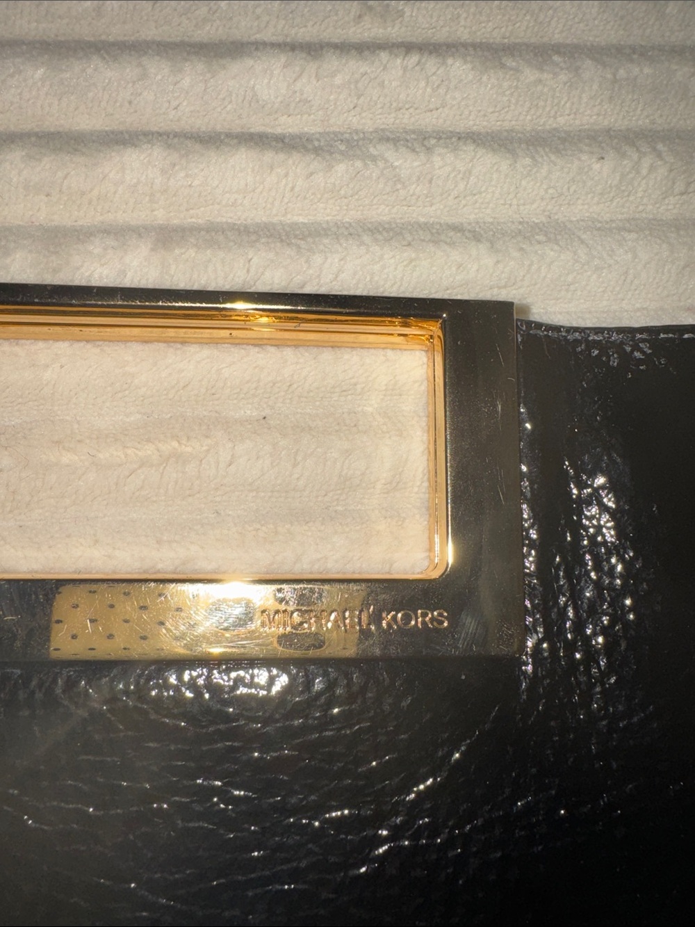 Michael Kors Black Patent Shoulder Bag Gold Chain Strap Snap Closure Pockets - Picture 6 of 6